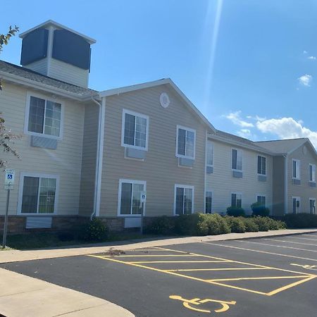 Americinn By Wyndham Oshkosh Bagian luar foto