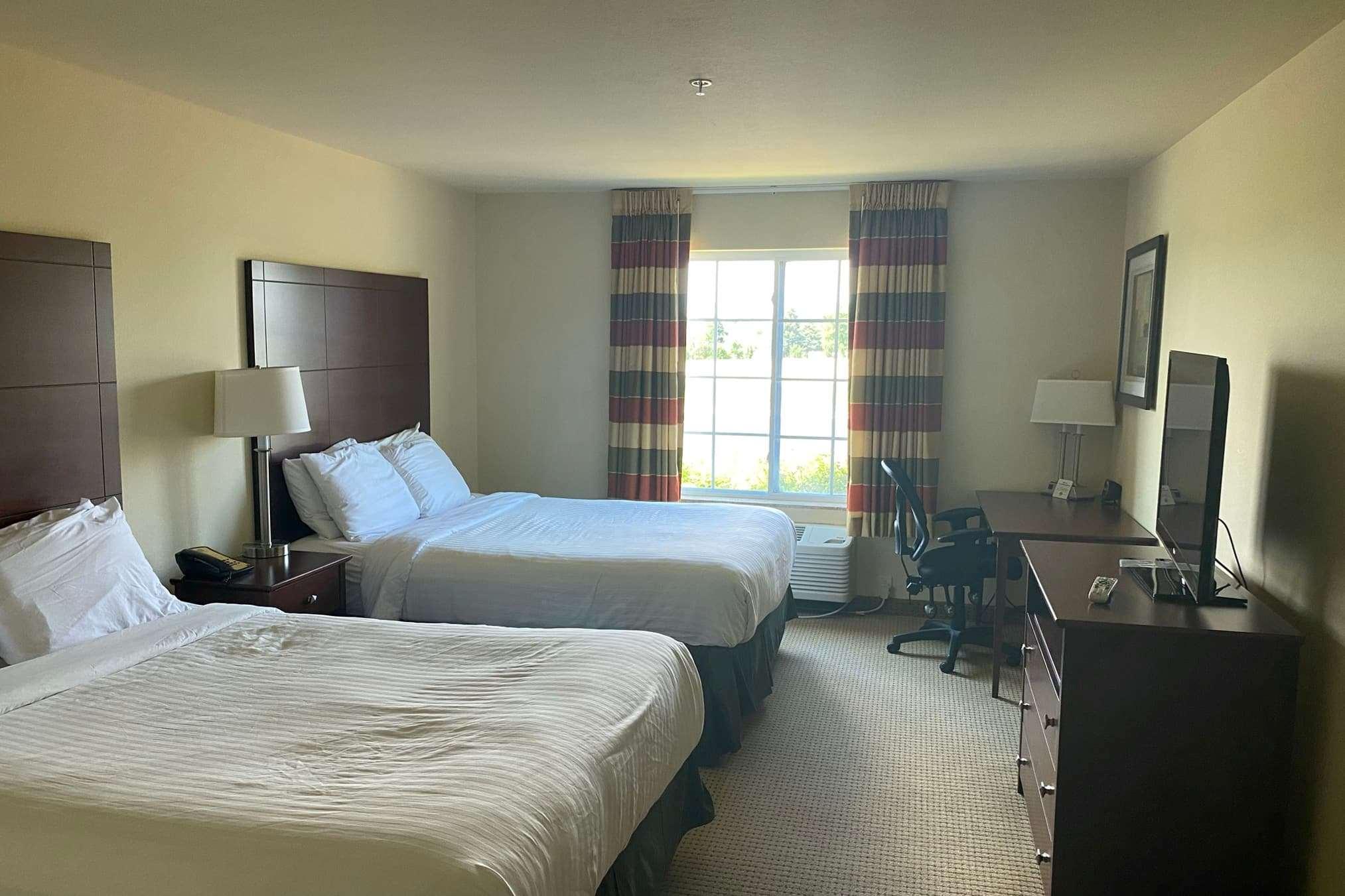 Americinn By Wyndham Oshkosh Bagian luar foto