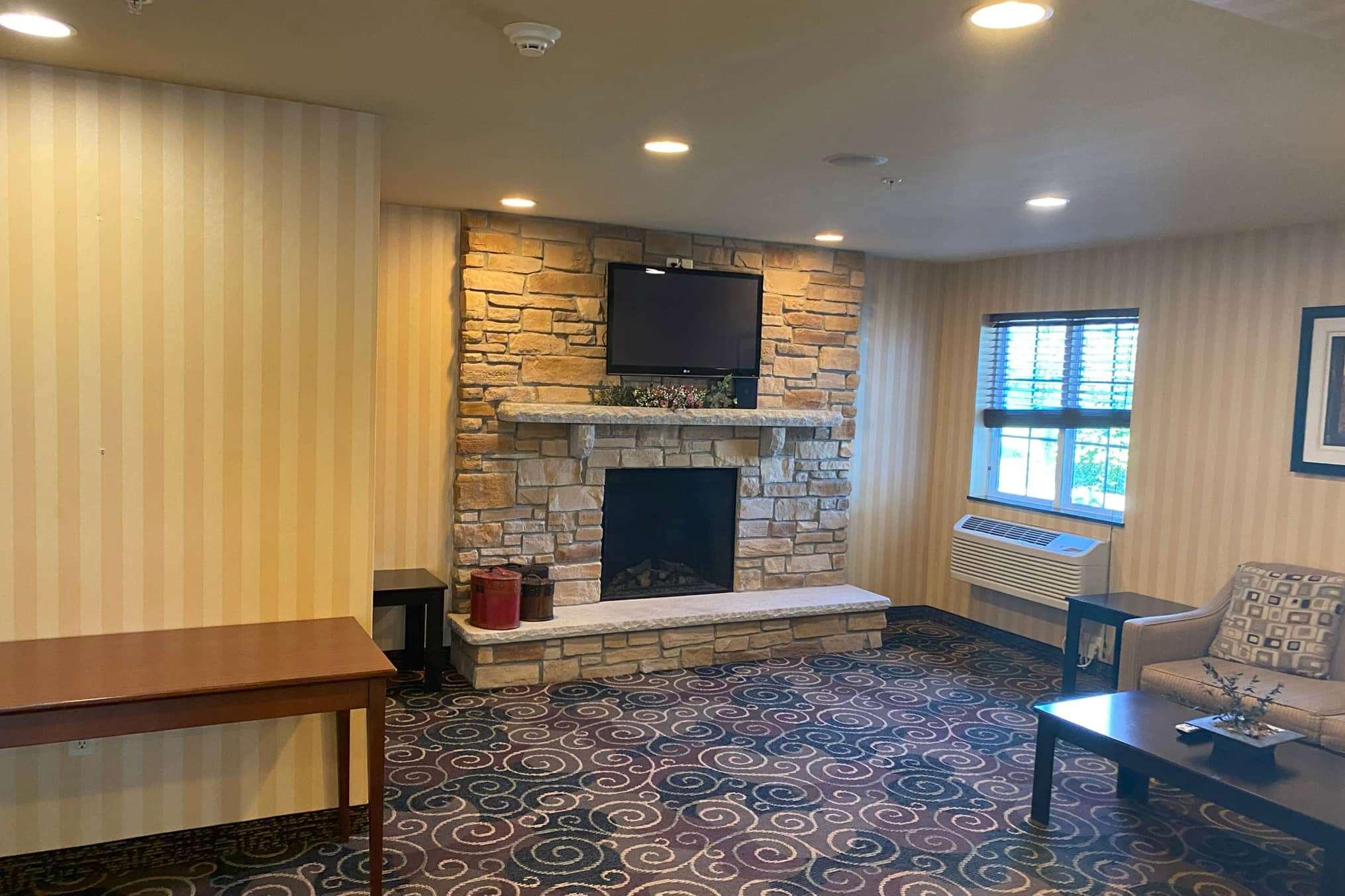 Americinn By Wyndham Oshkosh Bagian luar foto