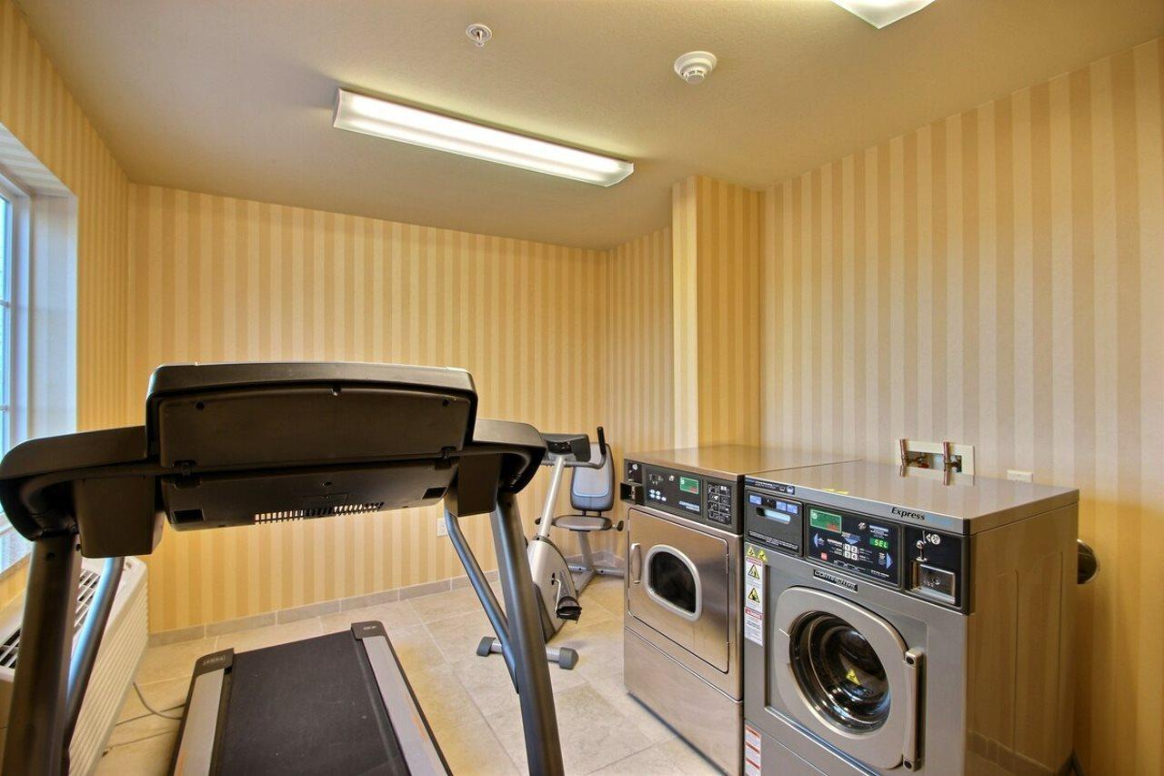 Americinn By Wyndham Oshkosh Bagian luar foto