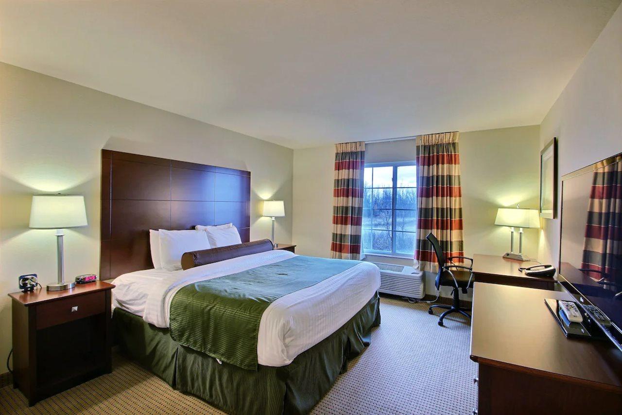 Americinn By Wyndham Oshkosh Bagian luar foto