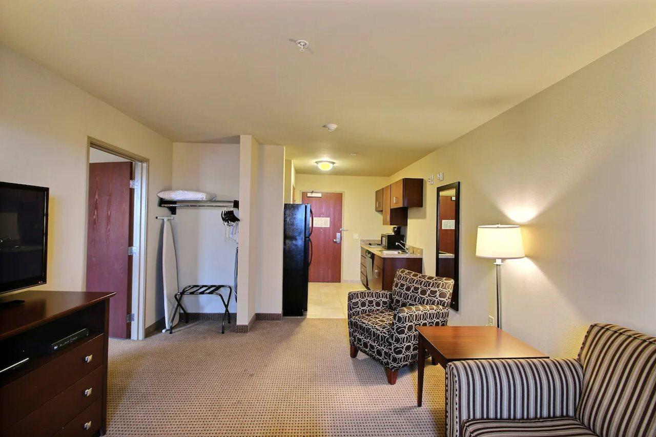 Americinn By Wyndham Oshkosh Bagian luar foto
