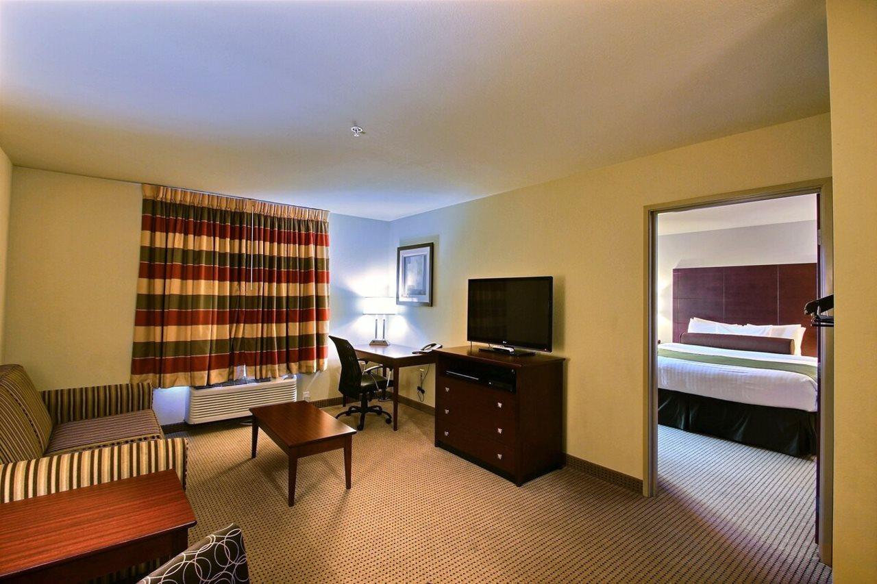 Americinn By Wyndham Oshkosh Bagian luar foto
