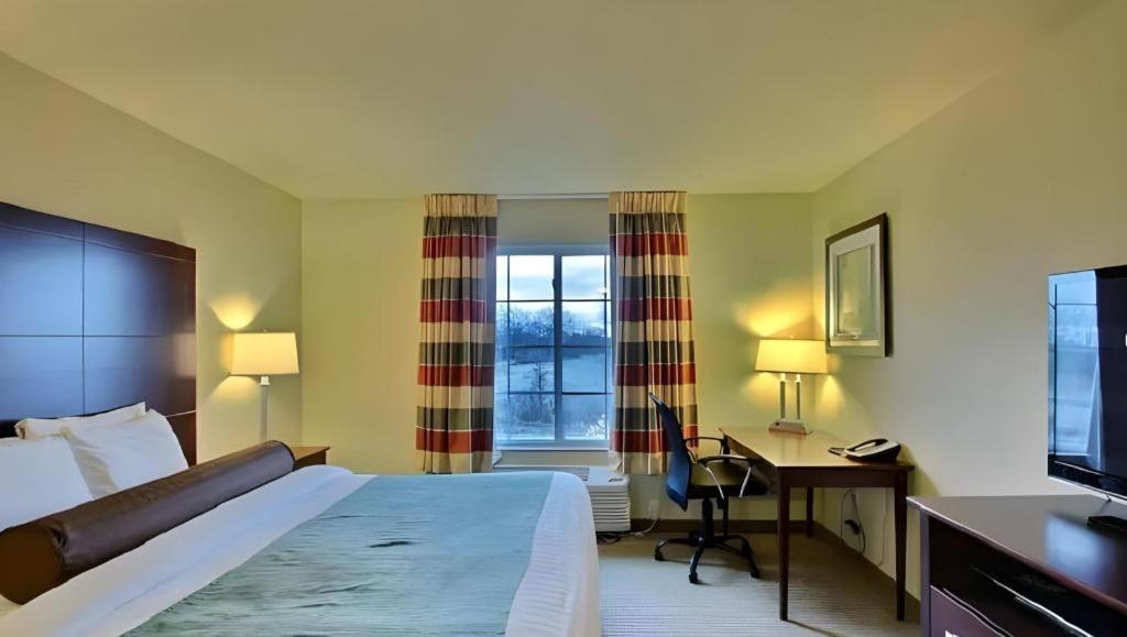 Americinn By Wyndham Oshkosh Bagian luar foto