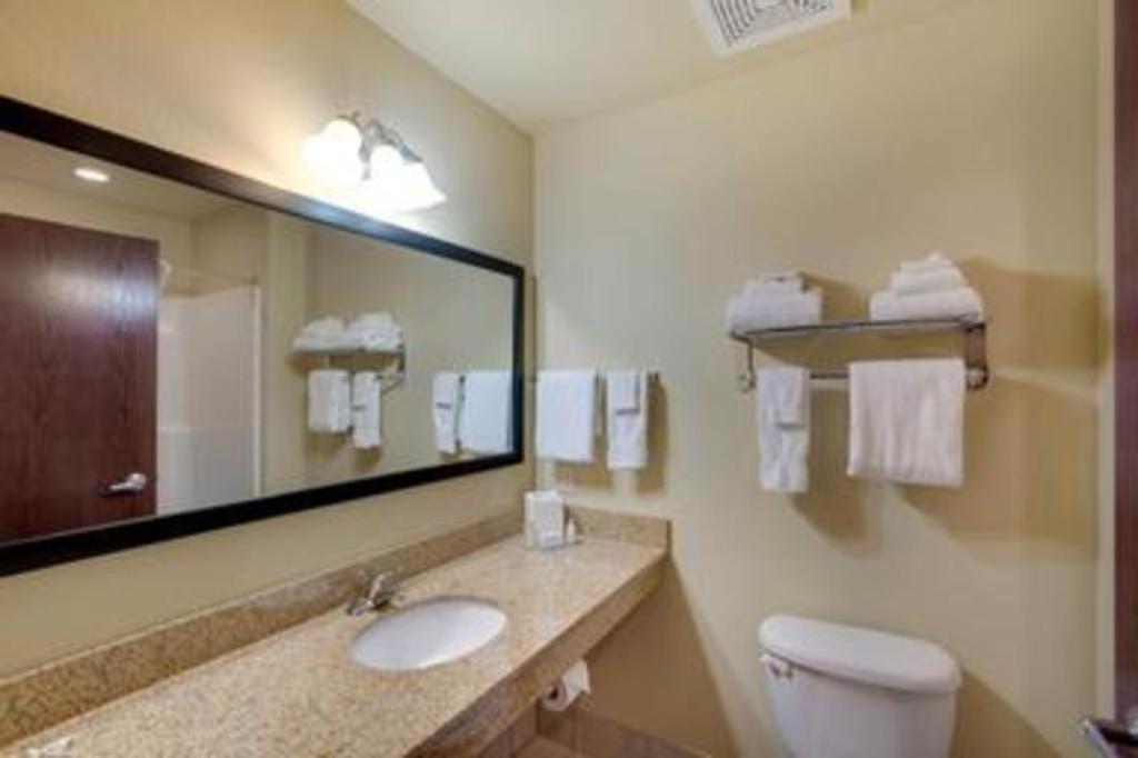 Americinn By Wyndham Oshkosh Bagian luar foto