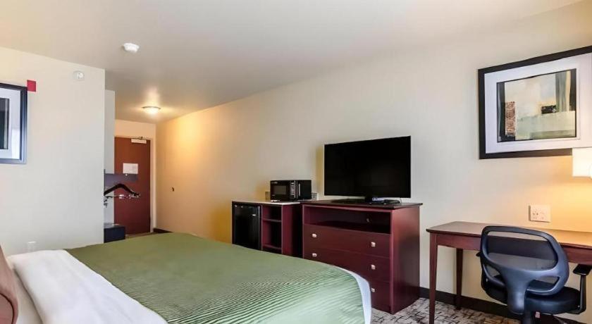 Americinn By Wyndham Oshkosh Bagian luar foto