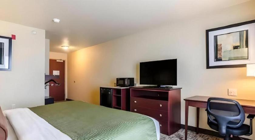 Americinn By Wyndham Oshkosh Bagian luar foto
